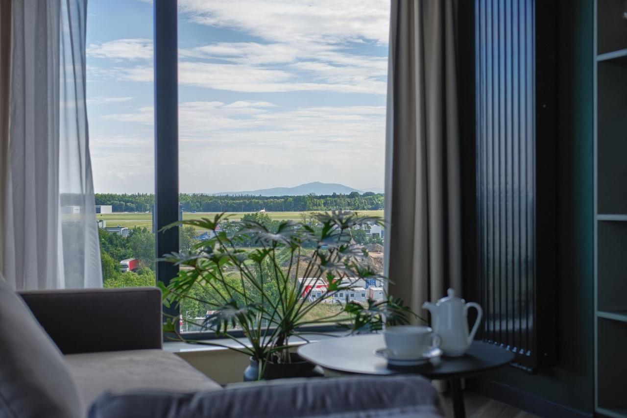 Arche Hotel Wroclaw Airport Exterior foto